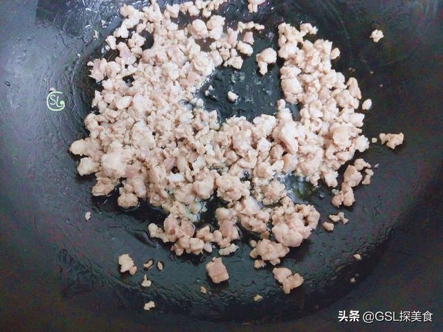 冬天，吃这个炖菜真过瘾，五种食材一起上，越炖越香，越吃越热乎