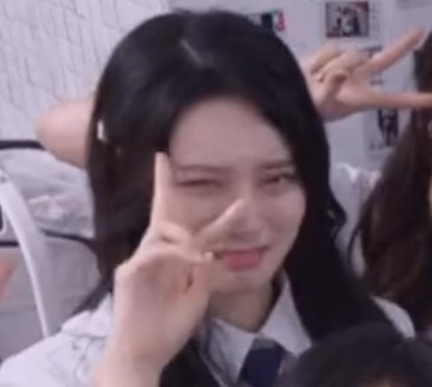 来自老板的宠爱！黄子韬用徐艺洋表情包吐槽下雨|9号放映厅