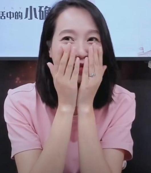 家住魔仙堡|朱丹官宣怀二胎，手捧三月大孕肚，自爆丈夫周一围反应，意料之外