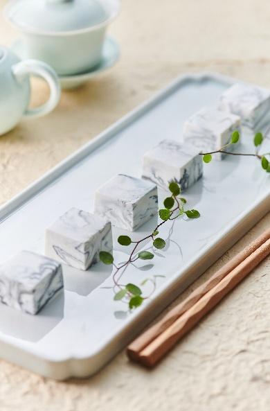 鹿茸|玫瑰盐蒸河虾、“高配版”绿豆汤、山药大理石冻糕……老字号夏季菜单上新