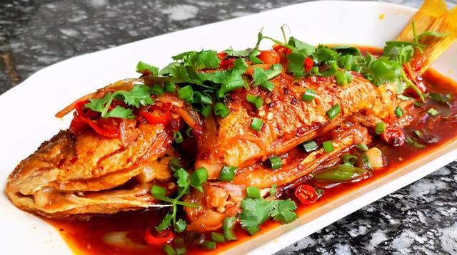 冬日简单好做的烧菜，好吃又下饭，连菜汤都忍不住来泡饭