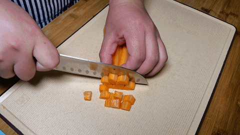 饭店拌花生为啥入味好吃？窍门原来在这里，咸香适口，越嚼越香