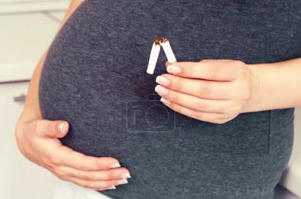 超级宝妈|准妈妈怀孕7个月，肚子比其他孕妇小一号，经过检查孕妈后悔不已