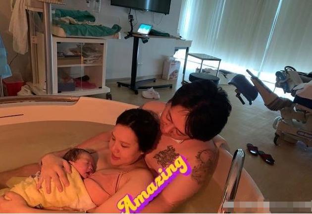 超级宝妈|有种顺产叫做俄罗斯宝妈，在海里游泳顺便生产，网友：生了个海王
