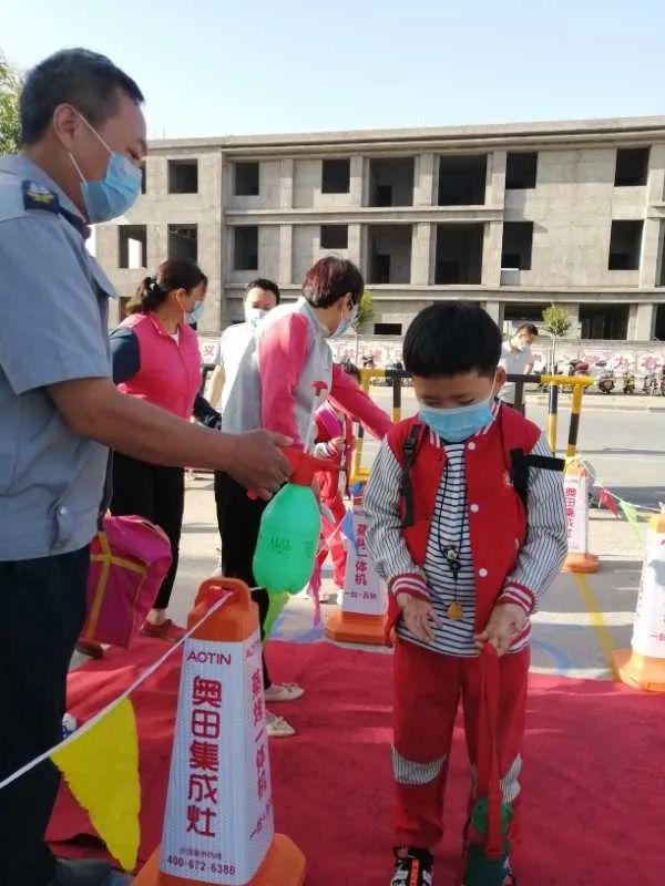 「你的育儿经」幼儿园开学，最后一批“小萌娃”终于“回笼”
