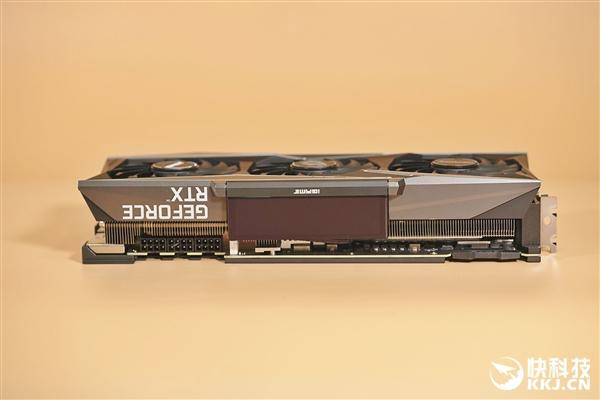 配备可翻转LCD屏 七彩虹iGame RTX 3090 Vulcan OC显卡图赏