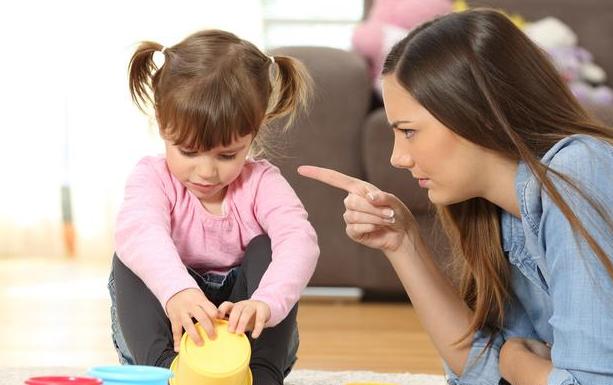 「你的育儿经」孩子爱顶嘴？首先就是家长不合格！李玫瑾：3句话让孩子不再顶嘴