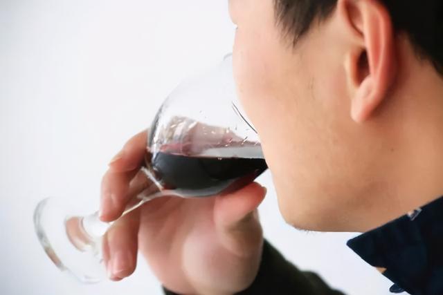 同样都是吸烟，为何有的人不得癌，反而能长寿？告诉你真相