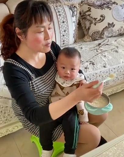[你的育儿经]如何让宝宝的食物快速降温？可以放在空中“转三圈”