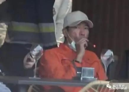 鹿畔阳光|56岁张耀扬须发皆白，再无乌鸦哥帅气形象，眼神犀利霸气依旧