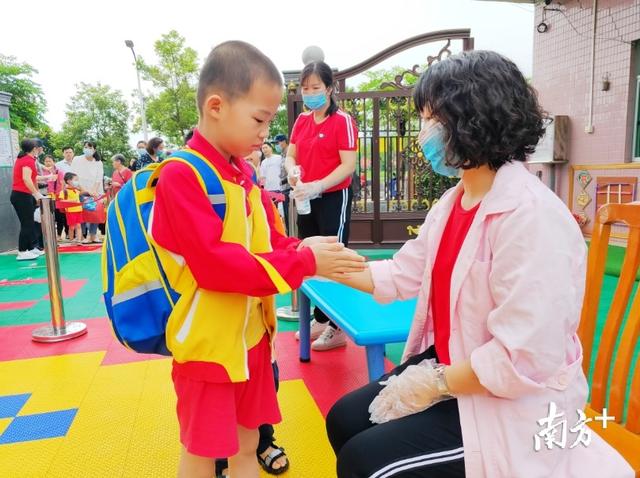 超级宝妈|龙门县各幼儿园有序复学，孩子齐学“防疫儿歌”