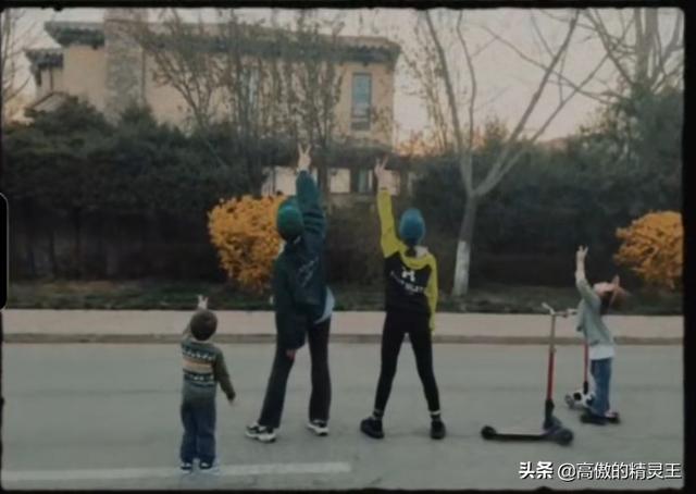 9号放映厅■孙莉晒儿女骑滑板车，多多和妹妹疯狂追逐，三胎儿子罕见出镜