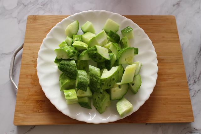 凉拌海参：高档的食材，用简单方法做也好吃