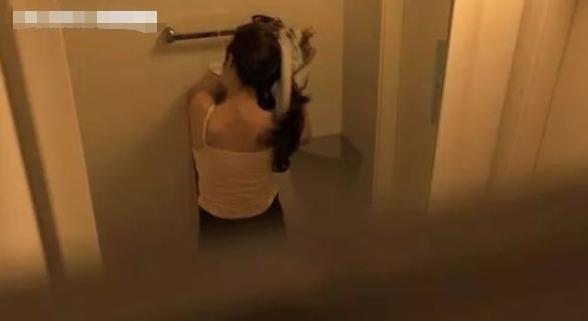 #超级宝妈#熊孩子“直播妈妈的日常”，妈妈丝毫不知，网友：太可怕了
