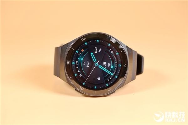 环球网@支持100种运动模式 华为Watch GT2e曜石黑开箱图赏