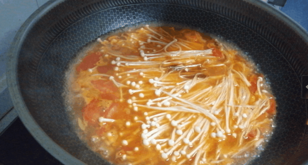 大饼放2天，又干又硬，扔了可惜，用这办法，秒变美味