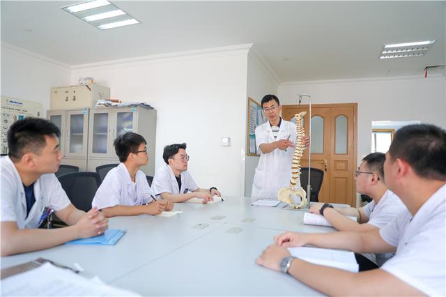 患者|烟台毓璜顶医院脊柱外科刘晓阳：妙手仁心撑起“脊梁”