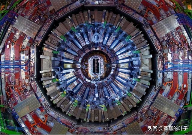 美国懵了！中国投资1500亿搞科研，不研究芯片去研究它？