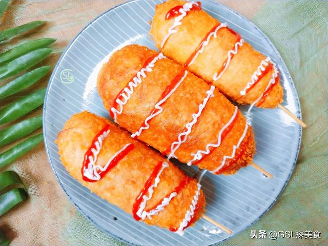 热狗我家从不买，这样做最简单最靠谱，外皮酥脆又拉丝，好吃