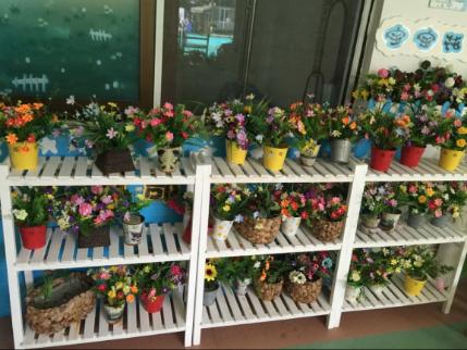 你的育儿经|当建构区搬到了户外,孩子能搭出一整个世界