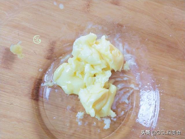 热狗我家从不买，这样做最简单最靠谱，外皮酥脆又拉丝，好吃