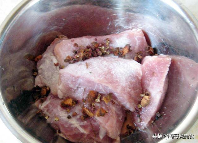 腌腊肉时，别用烟熏了，多加“这味料”，腊肉保存久，咸香味道好
