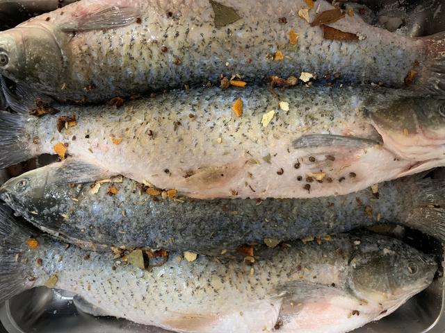 用什么鱼腌腊鱼才好吃？老师傅教给你，腊鱼醇厚甘香，花钱买不到