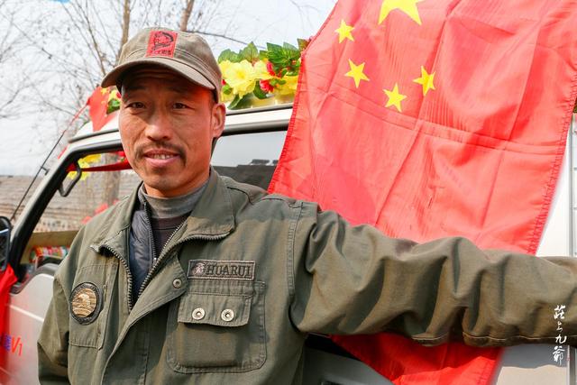 「世界那么大」古镇的古树都长到古宅的房间里了 奇怪的是却名不见经传