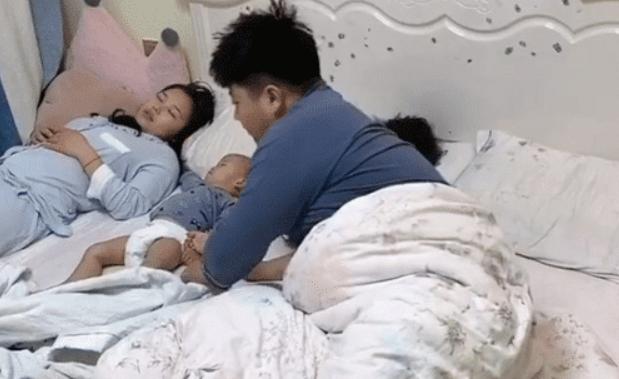「你的育儿经」爸爸起身为老婆孩子盖被子，最后随手敷衍一“扔”，也是亮了