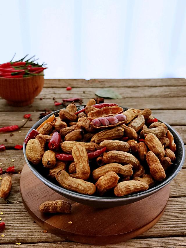 香辣花生的做法：美味无比，做法还简单