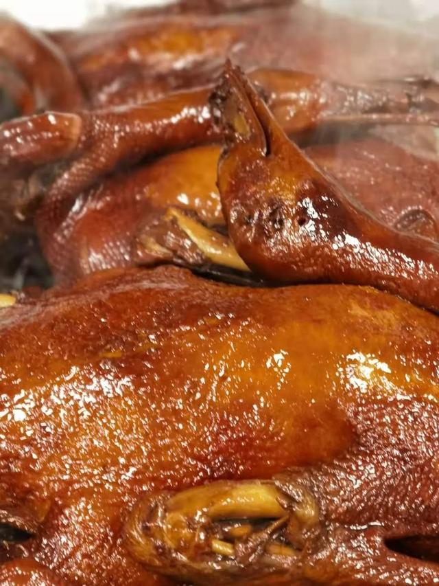 卤大雁鸭、青花椒豌豆鱼……长宁这家老店推出各式创新时令菜