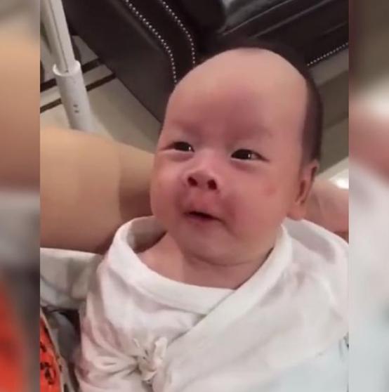 超级宝妈@“地中海宝宝”火了，发量稀少遭网友调侃：上辈子可能是个程序员