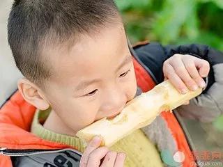 你的育儿经：适当给孩子来点“硬货”