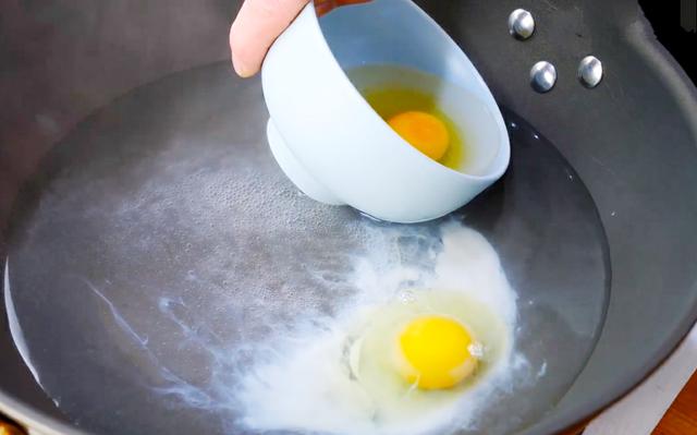 面条这样做太好吃了，一周吃7次都不嫌多，一次做一大碗都不够吃