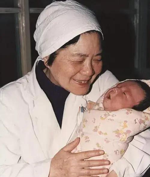 超级宝妈|32年前，中国首例“试管婴儿”出生，如今才知道她和普通人的区别