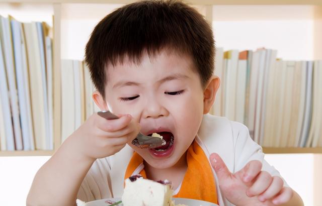 孩子积食多有4种表现，占得越多，孩子脾胃越虚弱，家长要注意