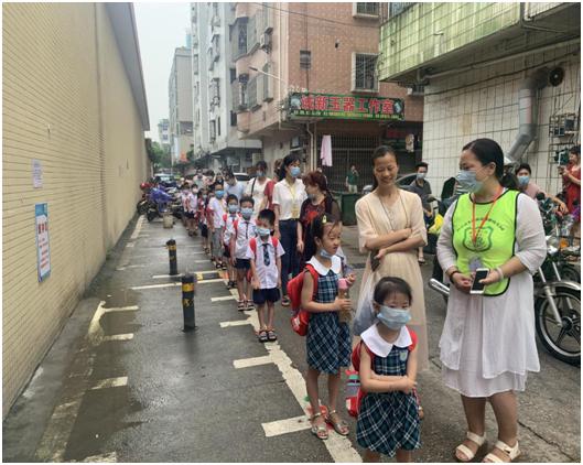 你的育儿经|实拍!四会幼儿园返园第一天,小朋友们终于又见面啦!