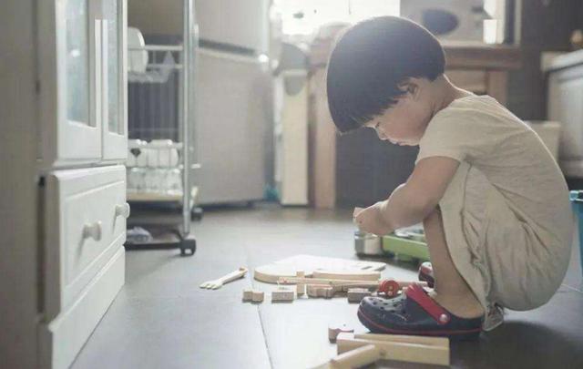 “出去浪”和“宅在家”的孩子，长大会有这4大差距，不止是性格