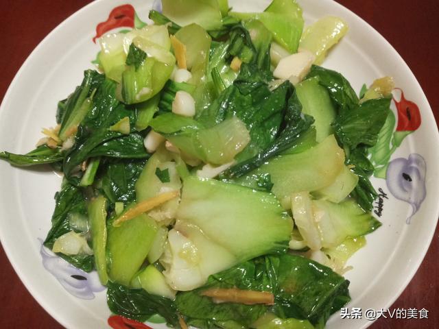 素炒上海青家常做法,简单2步做好,色泽青翠口感脆嫩,好吃下饭