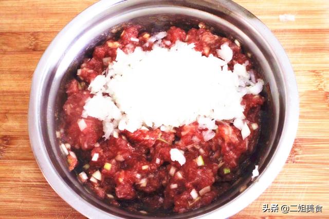 做牛肉馅时插一双筷子，真是太聪明了，用途花钱买不到，简单实用