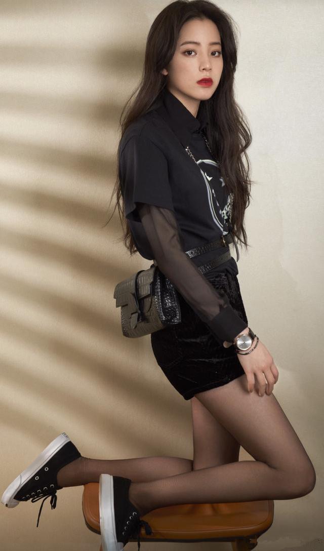 时尚迪科中性风高手欧阳娜娜,居然破天荒走起了淑女风,白色连衣裙超温柔