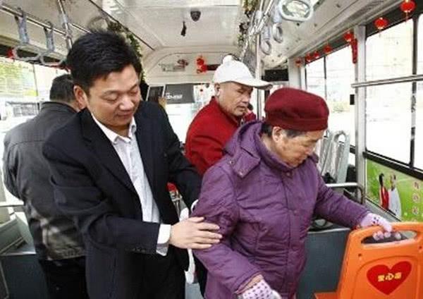 你的育儿经|“你家WiFi辐射到我了”，孕妈敲遍邻居门，邻居的回应句句在理