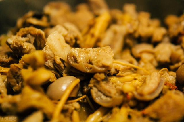 红焖羊肉，软嫩入味，口感超赞，营养暖身的家常菜，全家老少都爱