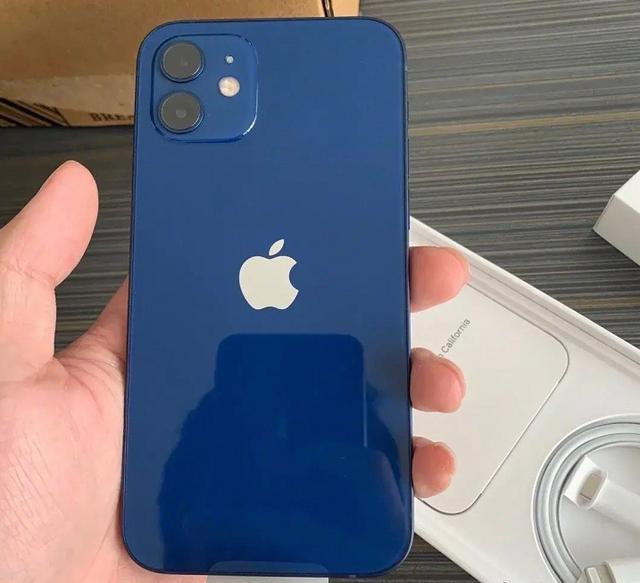 真实体验华为mate40pro与iPhone12，谁被吊打？