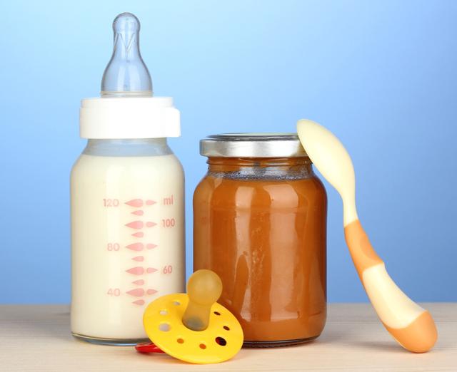 「你的育儿经」对早产儿应当怎么样进行母乳喂养呢？