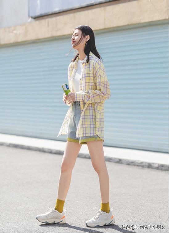 最时尚觉得穿格子衬衫太古板了吗?这样穿,青春显活力哦