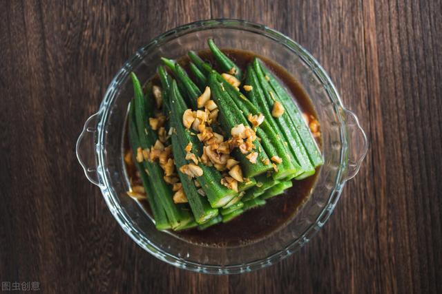 蒜蓉蚝油秋葵，营养丰富鲜香入味，新手零失误的家常菜，特别好吃
