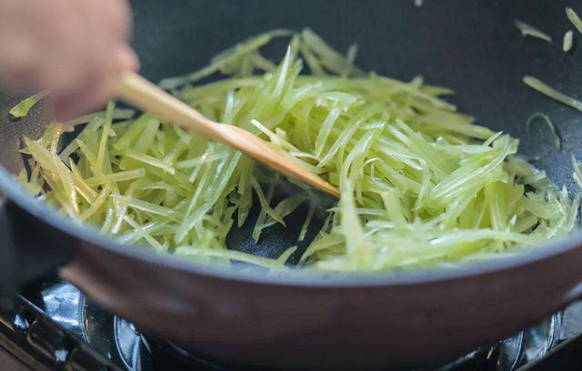 现在吃它正当时，3分钟就能搞定的家常菜，全家人爱吃我也轻松