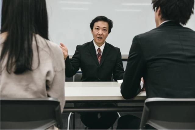 环球时评太难了!日本新员工参加视频会议“穿衣不规范”入职一个月被炒