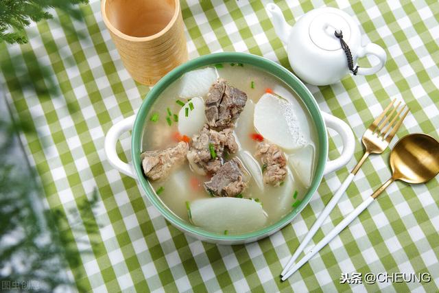 羊肉炖白萝卜，美味又营养，口感香甜超入味，滋补家常菜做法简单